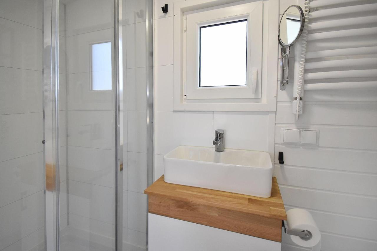 Вилла Dadaj Park - Tiny House Бискупец Экстерьер фото