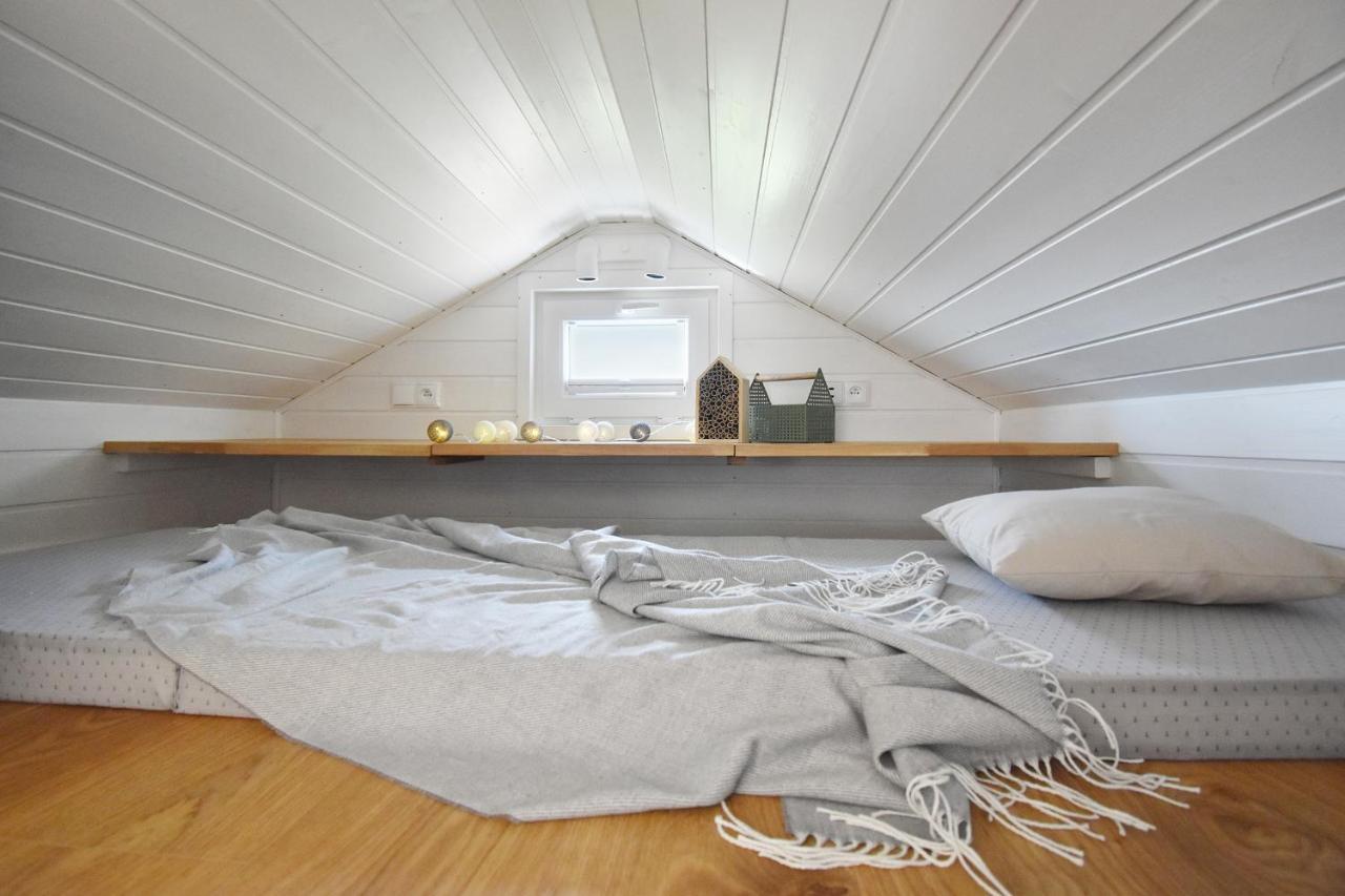 Вилла Dadaj Park - Tiny House Бискупец Экстерьер фото