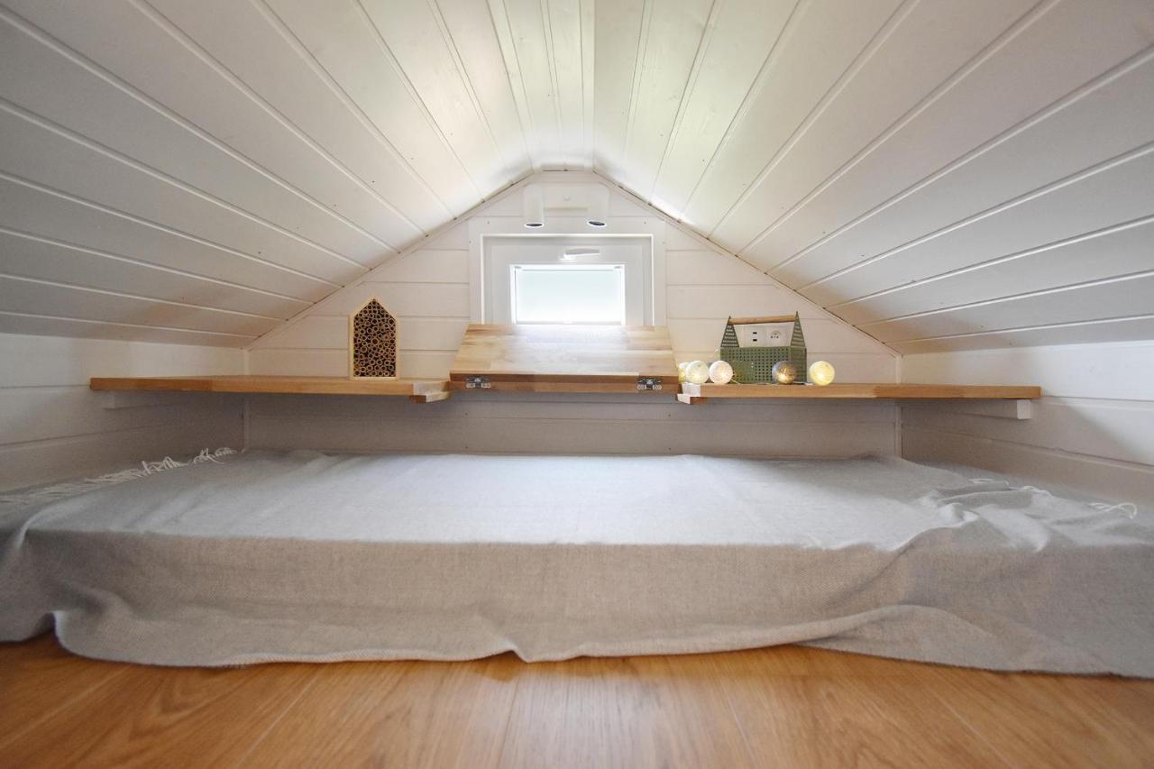 Вилла Dadaj Park - Tiny House Бискупец Экстерьер фото
